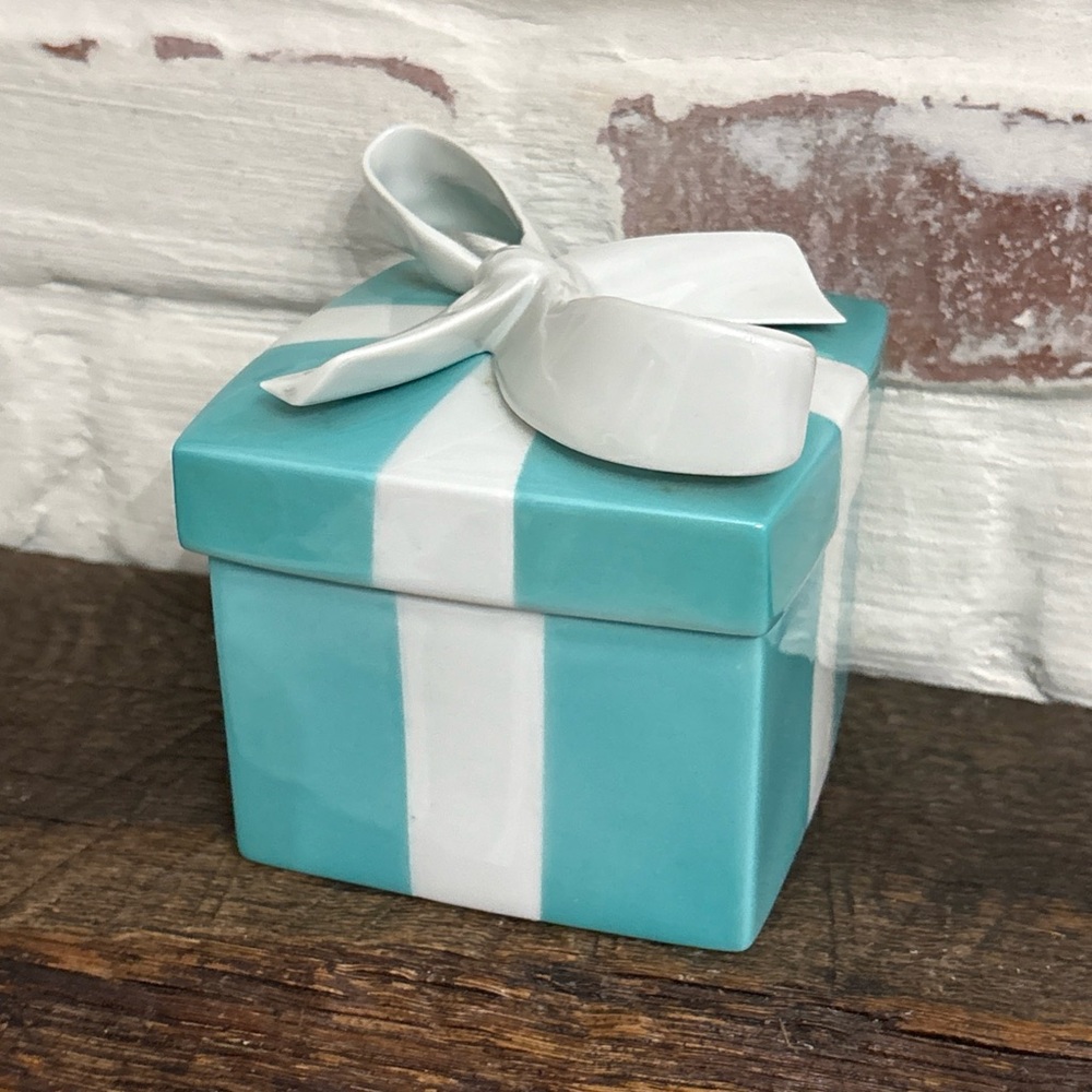 Limoges France Blue Bow Jewelry Trinket Box 4” x 3.5” Gorgeous Rare Decor Read